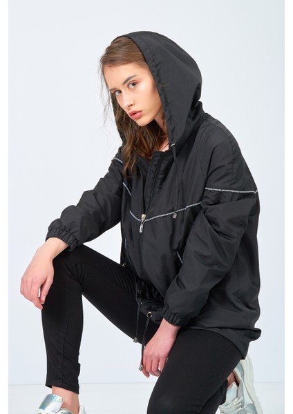 Kadın Siyah Yağmurluk fırsatları