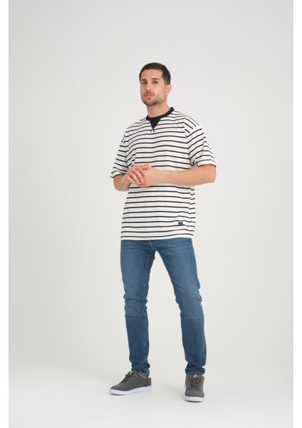 Zarf Yaka Detaylı Çizgili Oversize T-Shirt - Siyah