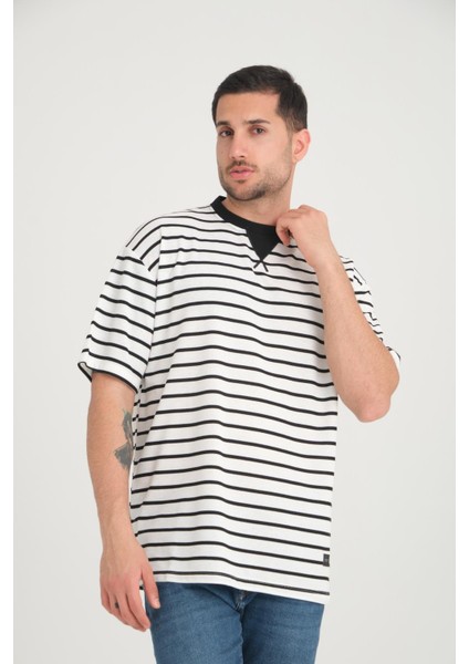 Zarf Yaka Detaylı Çizgili Oversize T-Shirt - Siyah