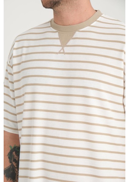 Zarf Yaka Detaylı Çizgili Oversize T-Shirt - Kum Beji fiyatları