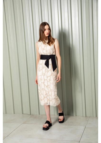 Kemerli Işlemeli Elbise 24S40514