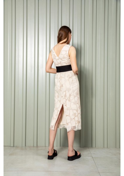 Kemerli Işlemeli Elbise 24S40514 modelleri