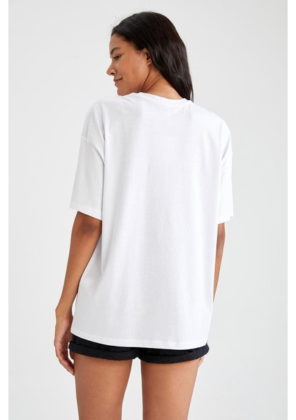 Kadın Beyaz Ghost Noddle Baskılı Oversize Tişört fiyatları