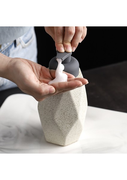 Koni Pembesi Tarzı Mat Siyah Sıvı Sabunluk Seramik El Temizleyici Şampuan Şişesi Taşınabilir Duş Jeli Köpük Dağıtıcı Banyo Aksesuarları (Yurt Dışından) fırsatları