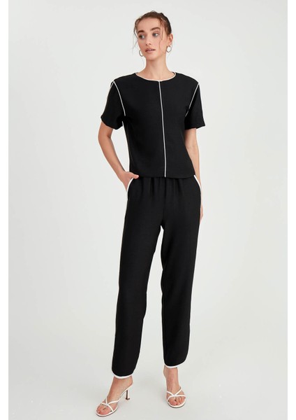 Yuvarlak Yaka Şerit Detaylı Bluz fırsatları