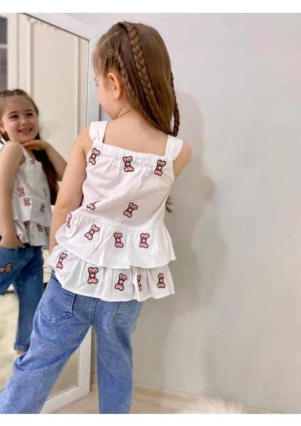 Fiyonk Nakışlı Askılı Beyaz Bluz Mavi Pantolon fırsatları