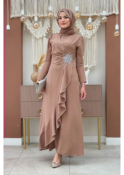 Bel Kısmı Taş Işlemeli Fırfır Görünümlü Elbise Vizon