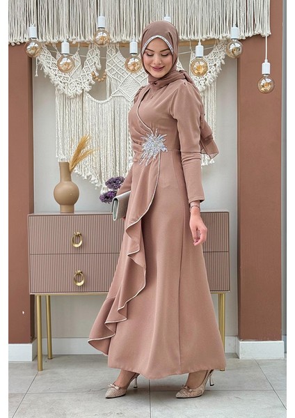 Bel Kısmı Taş Işlemeli Fırfır Görünümlü Elbise Vizon fiyatları