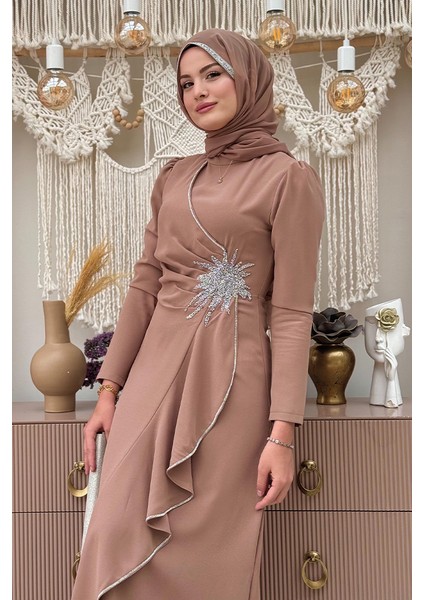 Bel Kısmı Taş Işlemeli Fırfır Görünümlü Elbise Vizon fırsatları