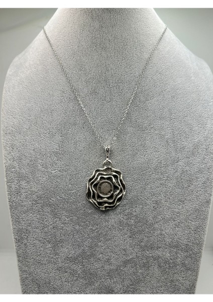 Döküm Kabartmalı Gül Kolye