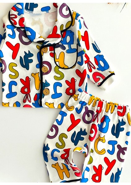 Neşeli Bebekler Harf Baskılı Önden Düğmeli Cepli Pijama Takımı fiyatları