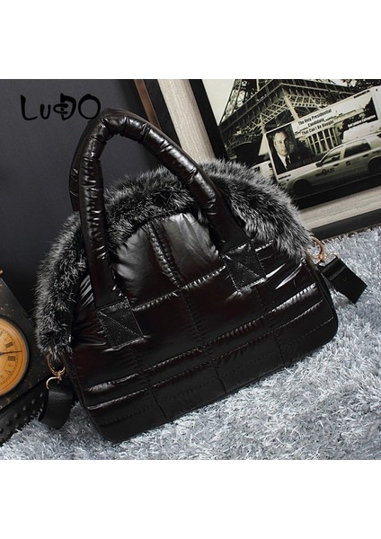 Yağ Gülü 34X25X14CM Lucdo Marka Lüks Çanta 2022 Yeni Kış Kadın Sıcak Uzay Pamuk Kabuk Çanta Tasarımcısı Tavşan Kürk Çanta Bayan Omuz Çantası (Yurt Dışından) fiyatları