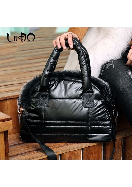 Yağ Gülü 34X25X14CM Lucdo Marka Lüks Çanta 2022 Yeni Kış Kadın Sıcak Uzay Pamuk Kabuk Çanta Tasarımcısı Tavşan Kürk Çanta Bayan Omuz Çantası (Yurt Dışından) fırsatları