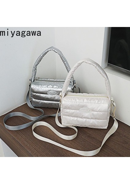 Pic Renk Kırmızı 22.5 10 14.5cm Miyagawa Uzay Pamuk Çanta Crossbody Çanta 2023 Yeni Pamuk Takım Elbise Çanta Çanta Moda Omuz Çantası Kadın Sevimli Parlak Renkli Çanta (Yurt Dışından) fırsatları