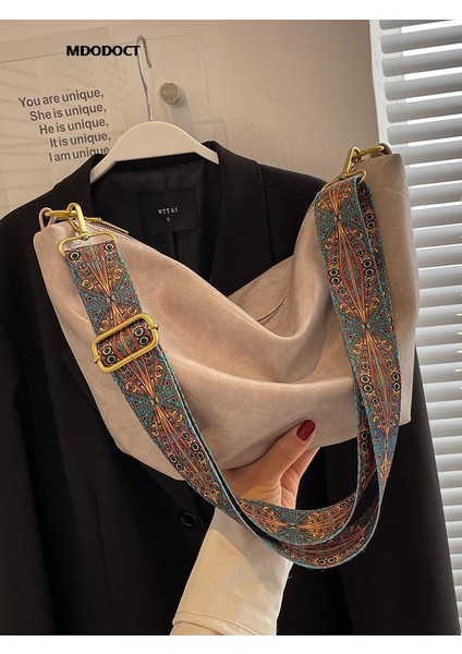 Siyah 2023 Katı Renk Büyük Kapasiteli Crossbody Çanta Yeni Lüks Tasarımcı Basit Stil Omuz Kadınlar Için Yaz Moda Rahat Çanta (Yurt Dışından) fiyatları