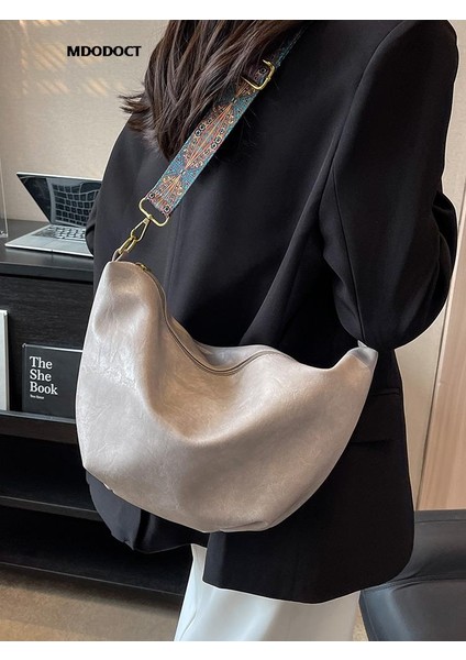 Siyah 2023 Katı Renk Büyük Kapasiteli Crossbody Çanta Yeni Lüks Tasarımcı Basit Stil Omuz Kadınlar Için Yaz Moda Rahat Çanta (Yurt Dışından) fırsatları