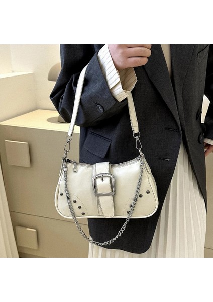 Siyah Kadın Hilal Çanta Moda Serin Tarzı Koltukaltı Çanta Katı Renk Lady Kız Yüksek Kaliteli Büyük Çanta Zincir Süsleme ile (Yurt Dışından) fiyatları