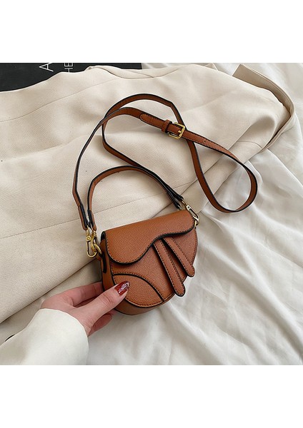 Yeşil 2023 Yarım Daire Eyer Omuz Çantası Crossbody Çanta Niş Tasarım Marka Ayarlanabilir Geniş Askı Kız Çantalar Çanta (Yurt Dışından) modelleri