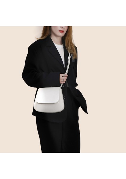Siyah Retro Bayanlar Sling Çanta Niş Tasarım Küçük Crossbody Çanta High-End Pu Eyer Çanta Kadınlar Için Ayarlanabilir Omuz Askısı Satchel Çanta (Yurt Dışından) fırsatları