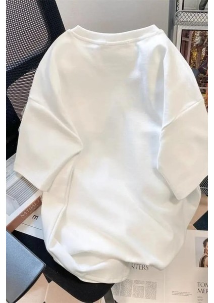 Retro Cute Bear Baskılı Beyaz Oversize T-Shirt modelleri