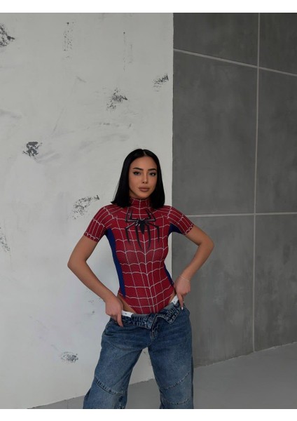 Dijital Baskılı Kısa Kollu Spider Çıtçıtlı Crop Bluz modelleri