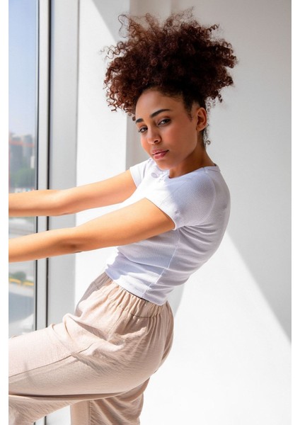 Kadın Gri Fitilli Bisiklet Yaka Basic Crop T-Shirt fırsatları