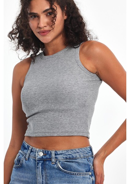Kadın Gri Fitilli Görünümlü Askılı Kalın Esnek Örme Basic Crop Atlet Bluz CMRB93