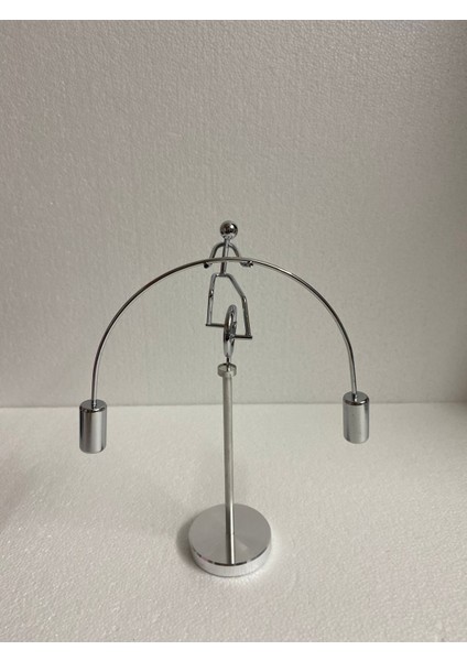 Dekoratif Masa Üstü Salanan Adam Metal Denge Biblosu fiyatları