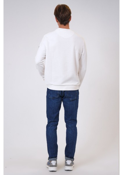 Beyaz Regular Fit Pamuklu Yumuşak Dokulu Bisiklet Yaka Sweatshirt fırsatları