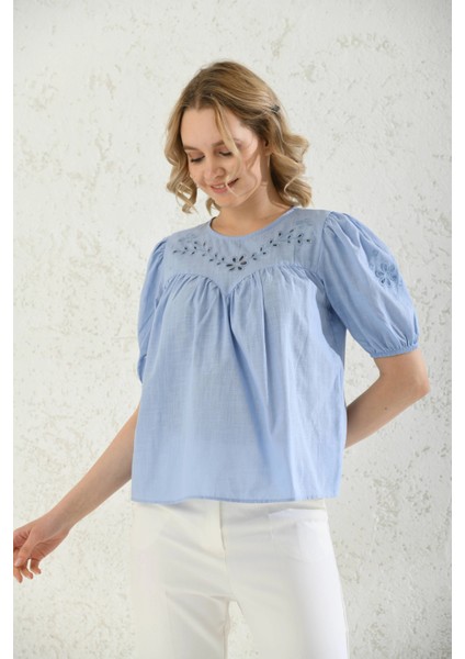 Bisiklet Yaka Nakış Işlemeli Keten Gömlek