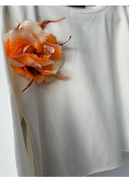 Kadın Beyaz Renk Çiçek Detaylı Tişört Pantolon Ikili Alt Üst Takım modelleri