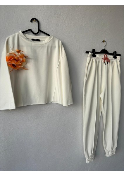 Kadın Beyaz Renk Çiçek Detaylı Tişört Pantolon Ikili Alt Üst Takım fırsatları