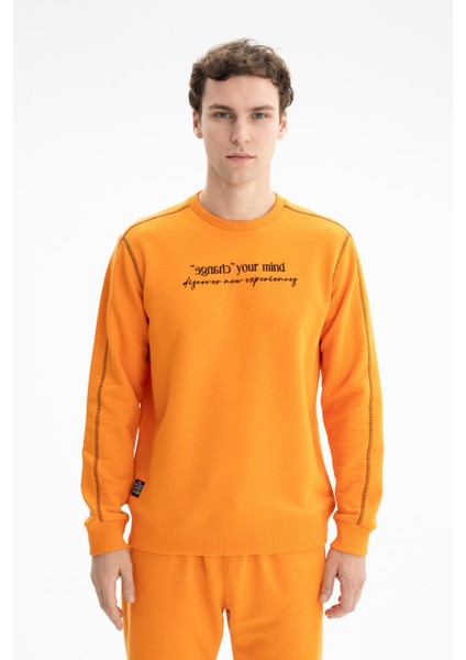 Erkek Tarz Yazı Baskılı Regular Fit Şardonsuz 3 İplik Bisiklet Yaka Sweatshirt K26124601601