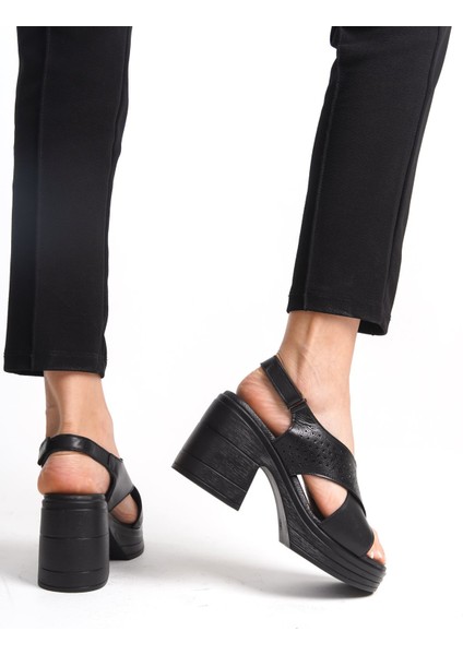 Hakiki Deri Siyah 10 cm Platform Çapraz Kadın Sandalet TMD20241002