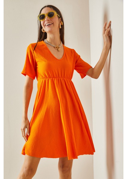 Turuncu V Yaka Volanlı Elbise 5YXK6-48613-11