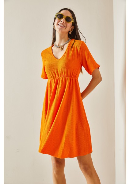 Turuncu V Yaka Volanlı Elbise 5YXK6-48613-11 modelleri