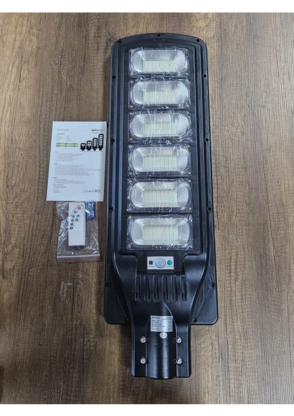 300W Güneş Enerjili LED Projektör Garantili Profesyonel Yüksek Işık Doğadan Gelen Enerji modelleri