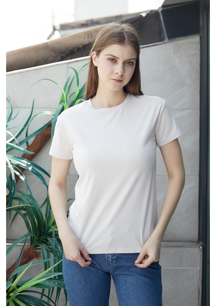 Kadın Sıfır Yaka Kırışmaz Span Karışımlı Şık Kısa Kol Likralı T-Shirt Bluz-Şampanya