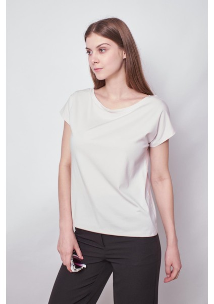 Kadın Kayık Yaka Düşük Omuzlu Kırışmaz Span Karışımlı Şık T-Shirt Bluz-Şampanya indirimleri