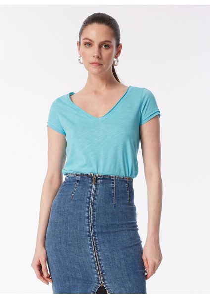 V Yaka Açık Mavi Kadın T-Shirt 3TNHL400E modelleri