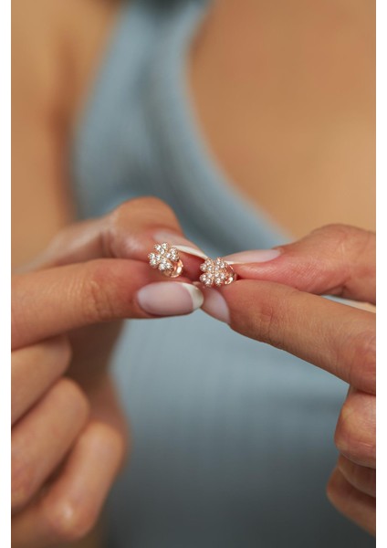 Zirkon Taşlı Rose Yonca Minimal Çivili Gümüş Küpe