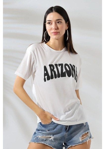 Kadın Beyaz Siyah Arizona Baskılı Bisiklet Yaka T-Shirt HZL24S-DSB120261 fırsatları