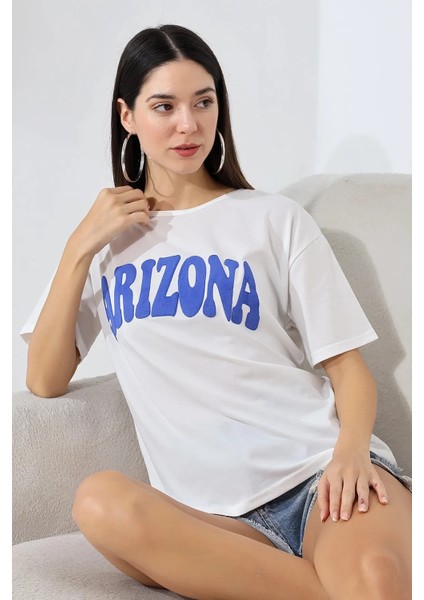 Kadın Beyaz Mavi Arizona Baskılı Bisiklet Yaka T-Shirt Hzl24S-Dsb120261 fiyatları