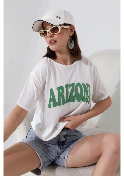 Kadın Beyaz Yeşil Arizona Baskılı Bisiklet Yaka T-Shirt HZL24S-DSB120261 modelleri