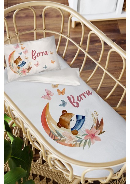 Isme Özel Anne Yanı 60X100 Beşik Uyku Nevresim Takımı Aydaki Çiçekli Ayı