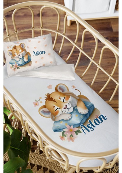 Isme Özel Anne Yanı 60X100 Beşik Uyku Nevresim Takımı Uyuyan Aslan