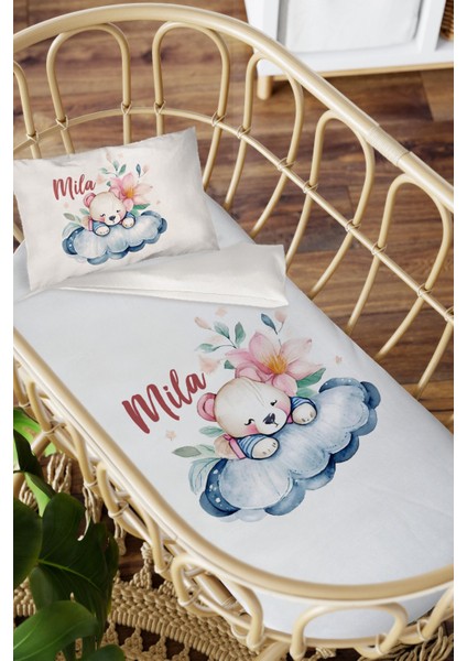 Isme Özel Anne Yanı 60X100 Beşik Uyku Nevresim Takımı Çiçekli Bulutta Ayı