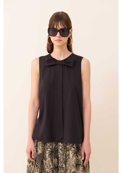 Kurdele Detaylı Kolsuz Bluz Siyah Y2423824_001