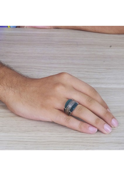 Erkek Yeşil Taşlı İşlemeli Gümüş Yüzük NUR-YZ82190