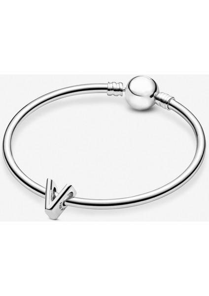 V Harfi Gümüş Charm NUR-BL00249 modelleri